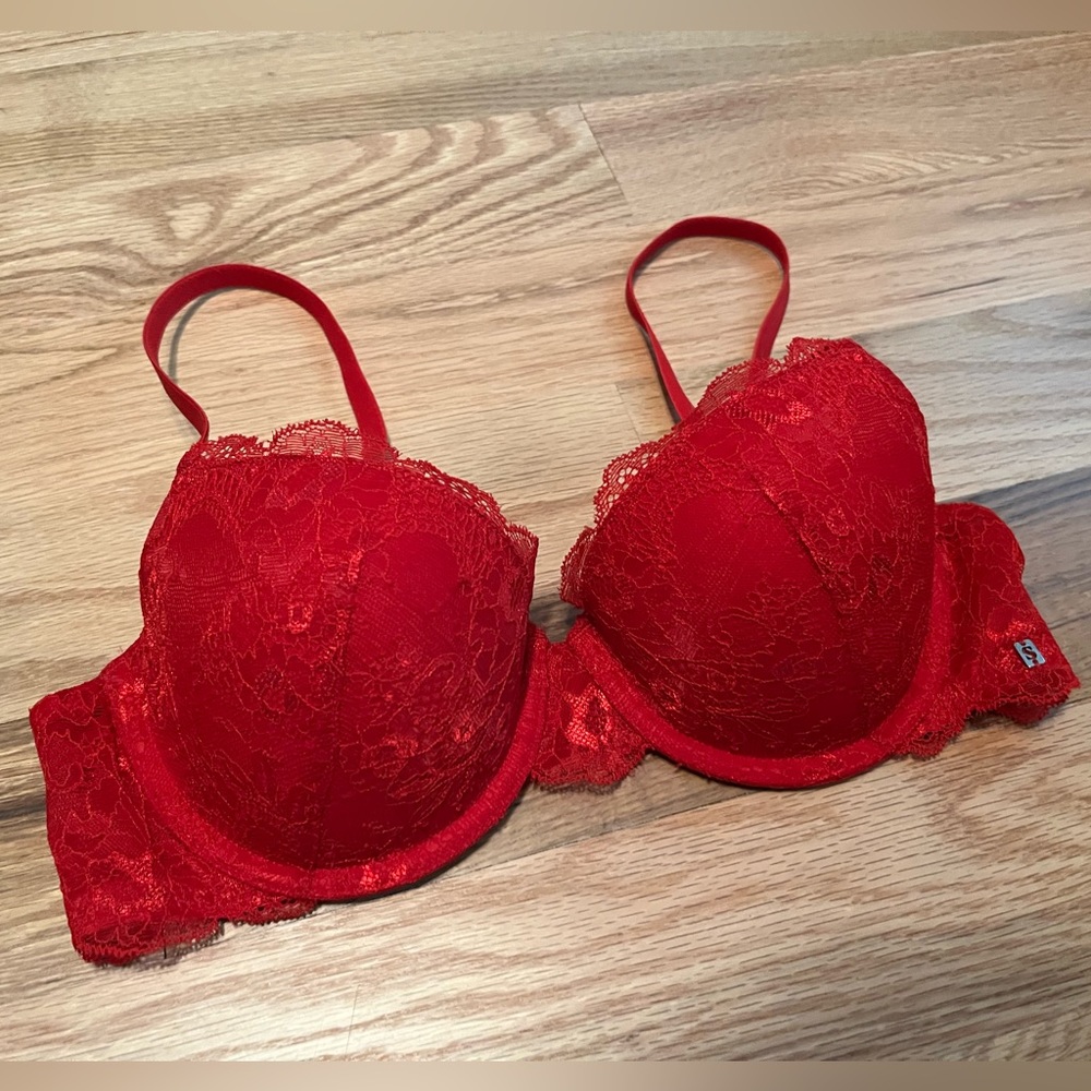 Scandale Paris Red Lace Bra, size 34B